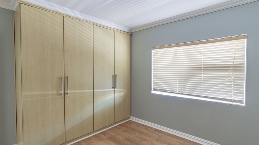 To Let 5 Bedroom Property for Rent in Myburgh Park Western Cape